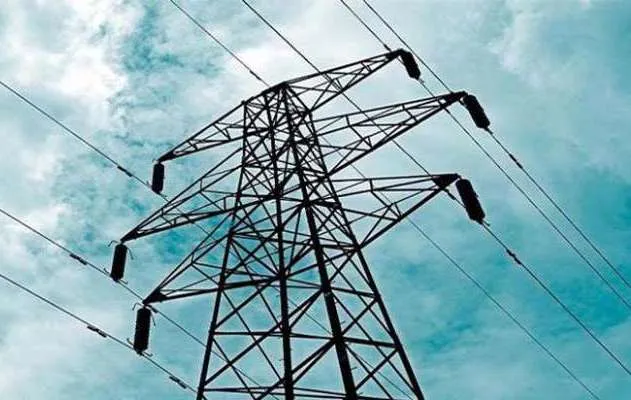 बरेली: गर्मी का चढ़ा पारा, बिजली भी हुई गायब