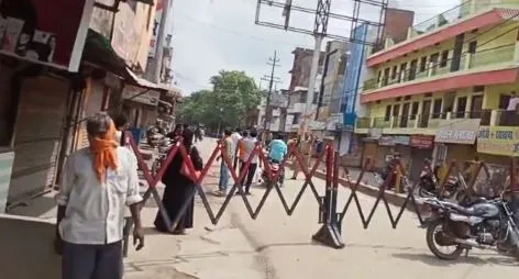 बरेली: चौपुला चौराहे से बिहारीपुर की तरफ जा रही सड़क पुलिस ने की बंद