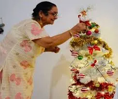 कोरोना से जंग लड़ रही हैं अनुपम खेर की मां? अभिनेता ने ट्वीट कर दिया हेल्थ अपडेट