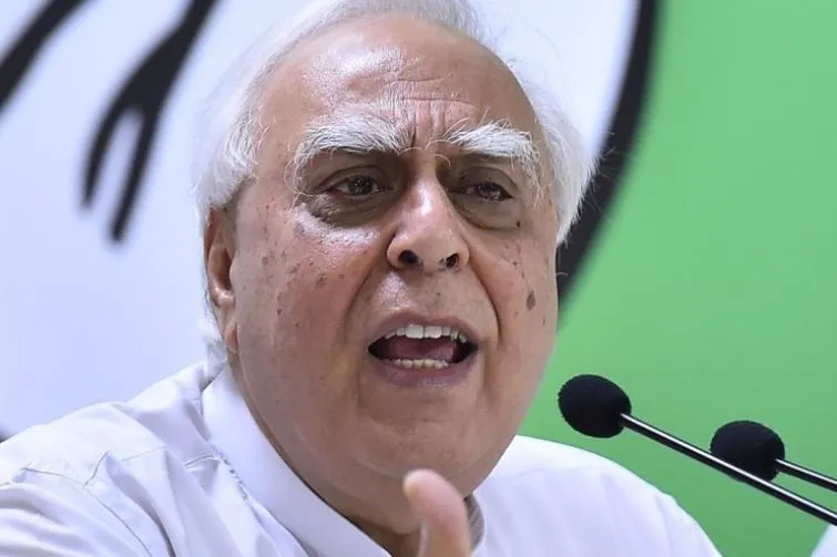 लोकतंत्र को नये ढंग से परिभाषित कर रही है भाजपा: कांग्रेस