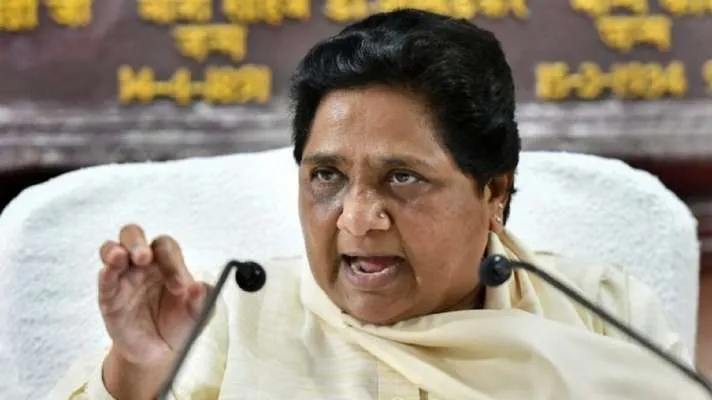 दलित संत को न्योता नहीं देना निराशाजनक: मायावती