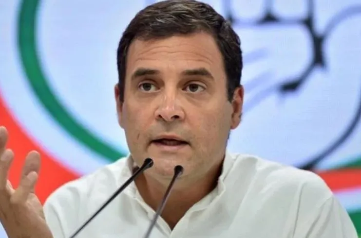 बीमारी के समय भी सरकार कमा रही है मुनाफा: राहुल