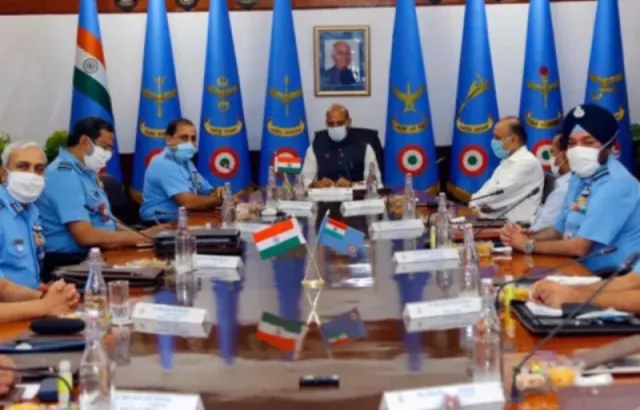 विपरीत परिस्थिति के लिए वायुसेना हर क्षण तैयार रहे: राजनाथ