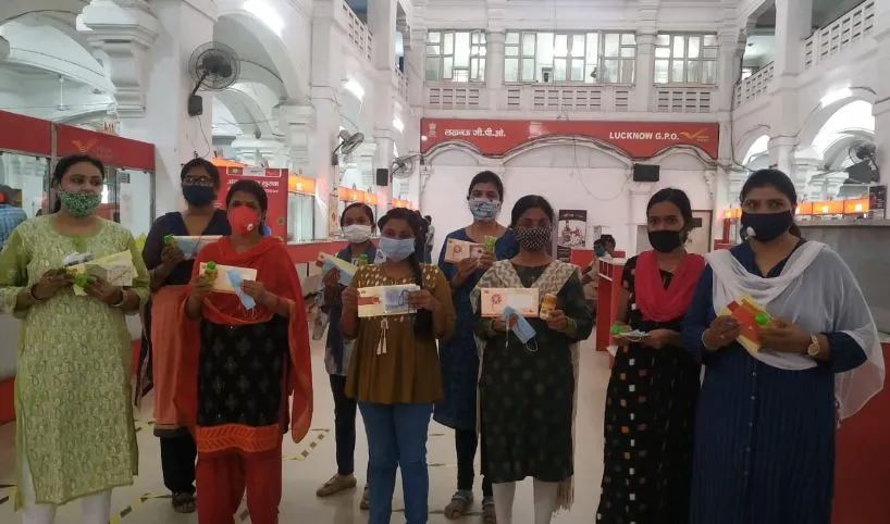 लखनऊ: कोरोना संक्रमण काल में बढ़ी डाक से राखी भेजने की संख्या