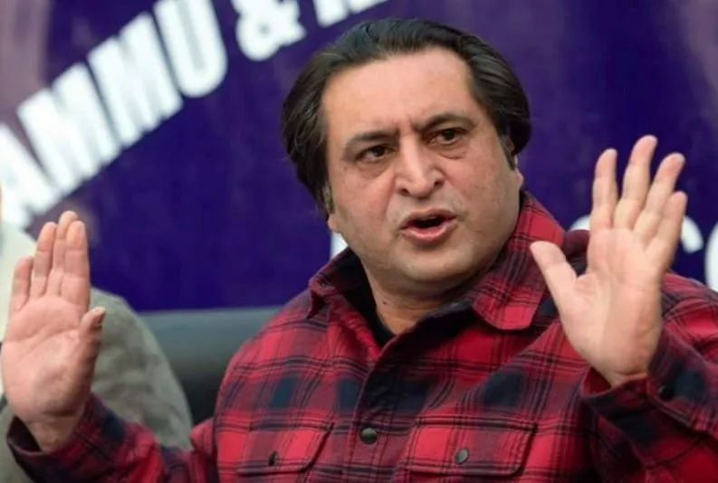 जेकेपीसी प्रमुख सज्जाद लोन एक साल बाद नजरबंदी से रिहा