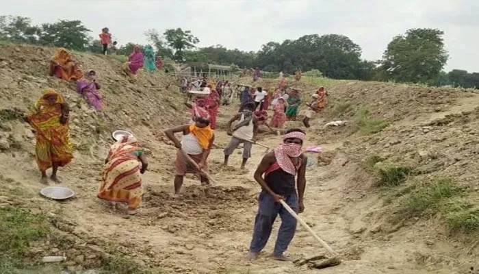 मनरेगा बना मजदूरों का सहारा, जुलाई में पिछले साल से 114 फीसदी ज्यादा मिला काम