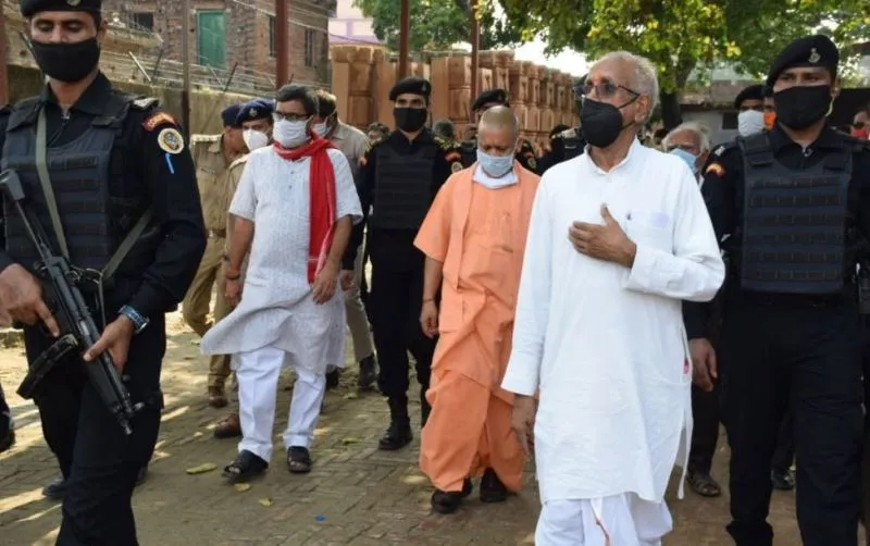अयोध्या: पीएम के आगमन को लेकर सीएम योगी ने तैयारियों का लिया जायजा