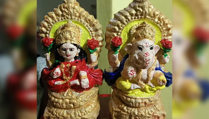 गाय के गोबर से बन रहे गौरी-गणेश, पर्यावरण संरक्षण का संदेश