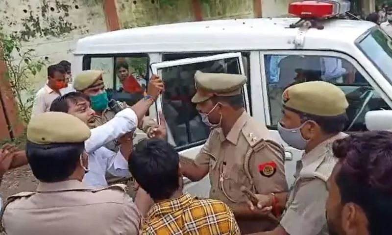 बरेली: तेज रफ्तार कार की टक्कर से अधेड़ की मौत, हंगामा
