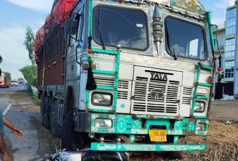 अयोध्या: ट्रक की टक्कर से बाइक सवार पिता की मौत, पुत्र गंभीर
