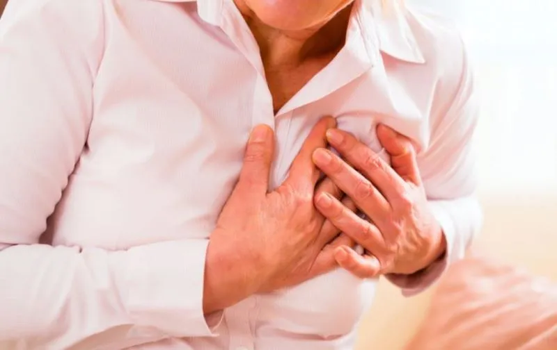 सीने के दर्द को न करें नजरअंदाज, हो सकती है ये बीमारी, जरूर जानिए