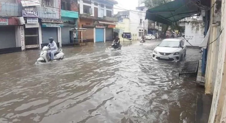 अयोध्या: बरसात ने खोली विकास के दावों की पोल