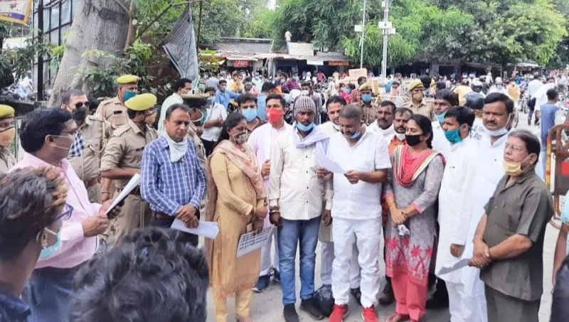 बरेली: यूरिया की किल्लत पर कांग्रेस का प्रदर्शन