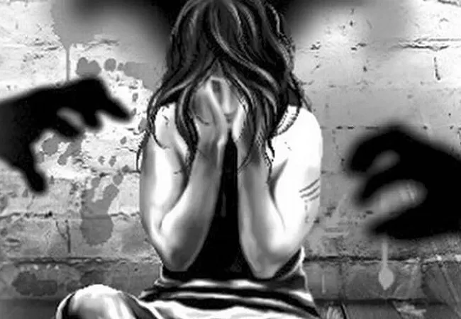 मुरादाबाद: गांव में नौकरी करने आए युवक ने नाबालिग से किया रेप