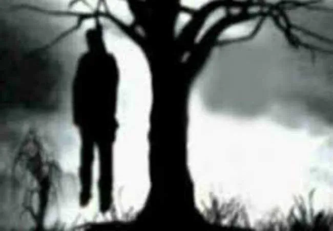 बिजनौर: दो दिन से लापता युवक का शव पेड़ पर लटका मिला