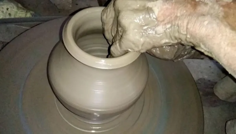 बरेली: इलेक्ट्रॉनिक चाक पर कुम्हार बनाएंगे मिट्टी के बर्तन