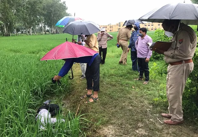 मुरादाबाद: संदिग्ध परिस्थितियों में खेत में पड़ा मिला युवक का शव