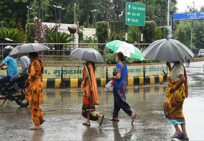 मुरादाबाद में बारिश ने उड़ाई शहर की बिजली, बेहाल हुए लोग