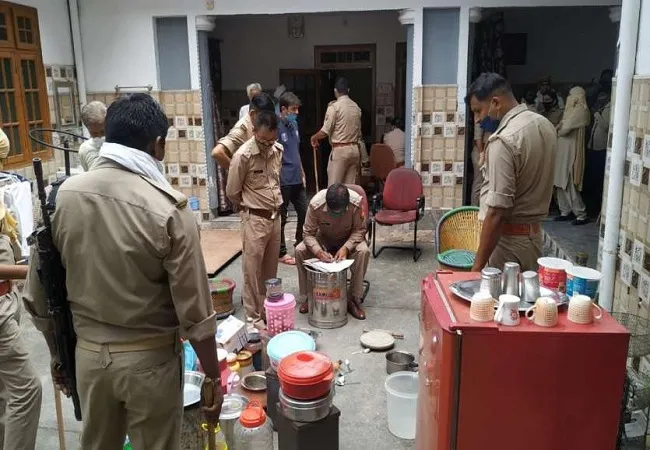 आजम खान के करीबी अजहर के घर कुर्की
