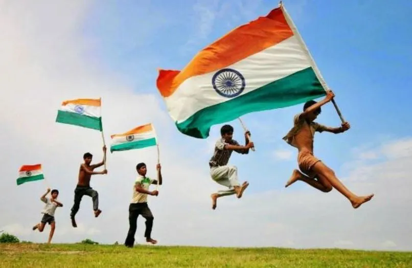 देश हमें देता है सब कुछ
