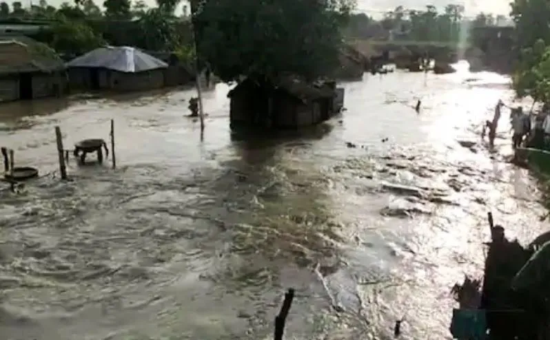 उत्तर प्रदेश में 16 जिलों के 1034 गांव बाढ़ से प्रभावित