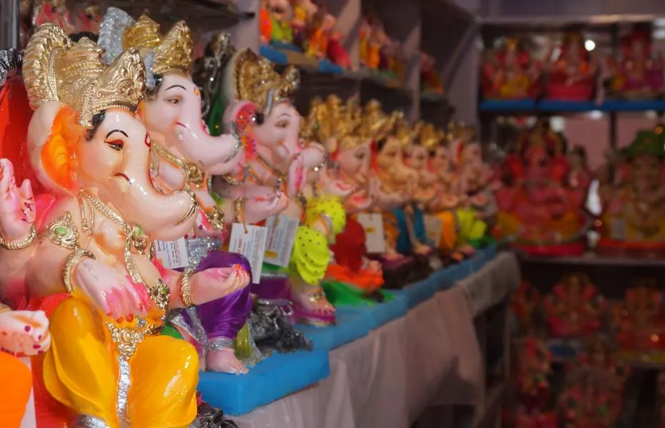 बरेली: घर-घर विराजेंगे गणपति बप्पा, मंदिरों में सजावट