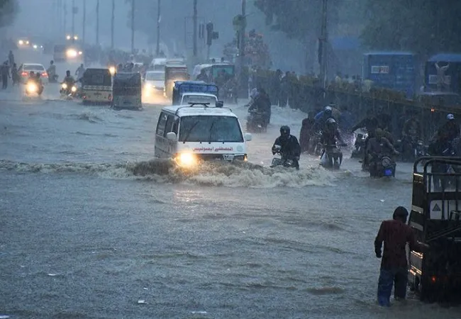पाकिस्तान: कराची में भारी बारिश से 19 लोगों की मौत