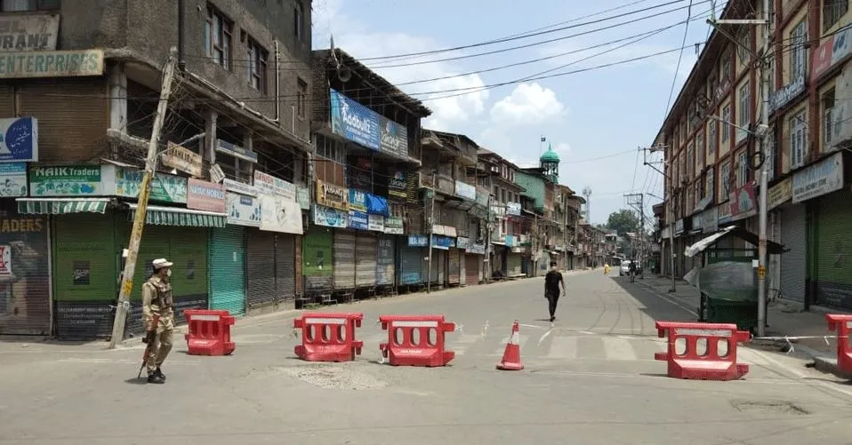 कश्मीर में दो दिन के लिए लगाया गया कर्फ्यू