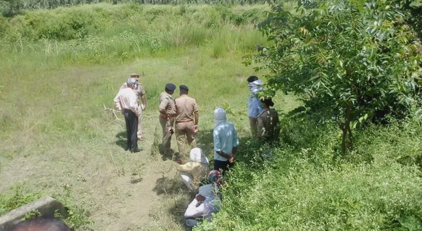 खीरी में किशोरी की गला रेतकर हत्या ,परिजनों ने लगाया रेप के बाद हत्या का आरोप