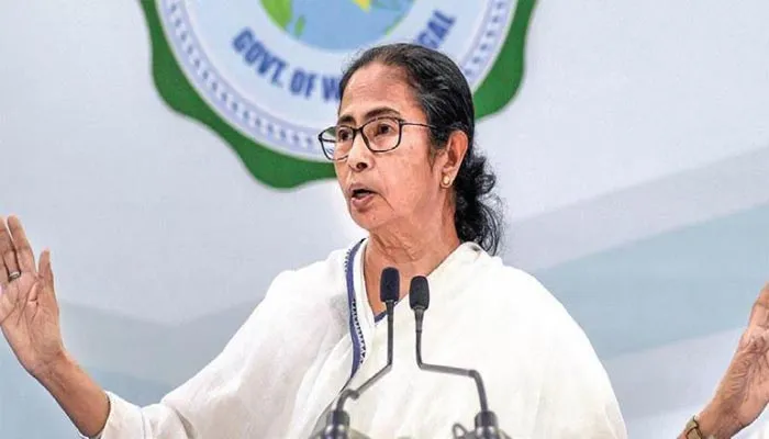 ममता की केन्द्र से नीट, जेईई परीक्षा स्थगित करने की अपील