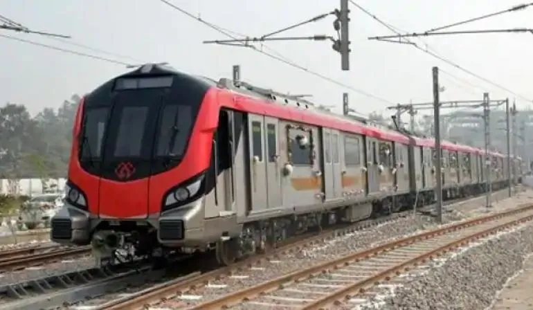 लखनऊ: मेट्रो में सवारी बढ़ाने को लेकर अगले महीने बैठक