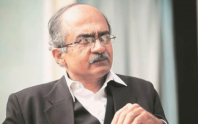 प्रशांत भूषण ने अवमानना मामले में सजा पर सुनवाई टालने के लिए लगाई गुहार