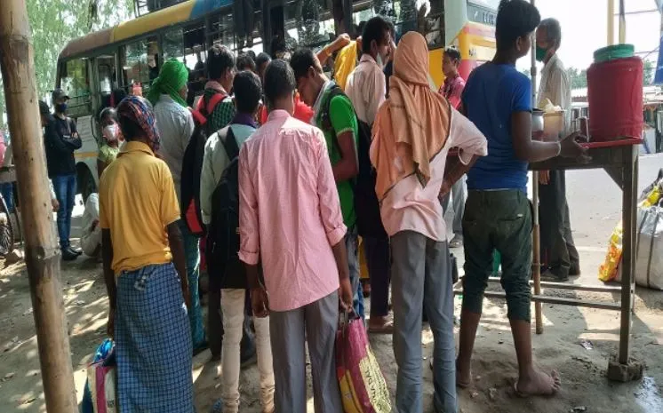 बरेली: ‘साहब, किसे दें रोजगार, प्रवासी तो फिर परदेस चले गए’