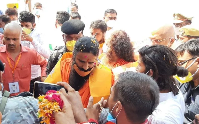 अध्योध्या पहुंचे बाबा रामदेव और डिप्टी सीएम समेत तमाम अतिथि