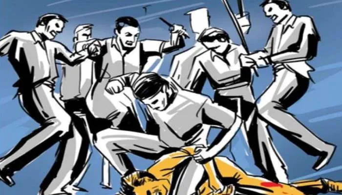 बरेली: लाइन ठीक करने पहुंचे लाइन मैनों को दबंगों ने पीटा, दी तहरीर