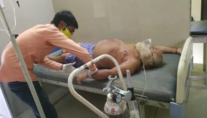 अयोध्या: वैद्य बताकर खिलाई दवाई, मोबाइल-नकदी लेकर फरार