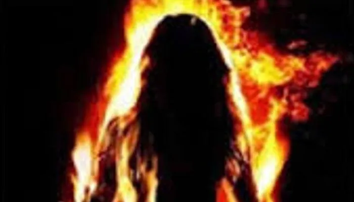 दो बच्चों की हत्या कर, मां ने भी आग लगाकर की खुदकुशी