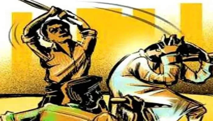 इटावा में जमीन के विवाद में दो गुटों में लाठी-डंडे चले, छह घायल