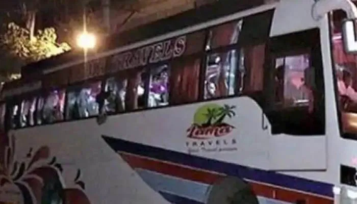 यूपी: आगरा में यात्रियों से भरी बस हाईजैक, 34 सवारियों को ले गये बदमाश