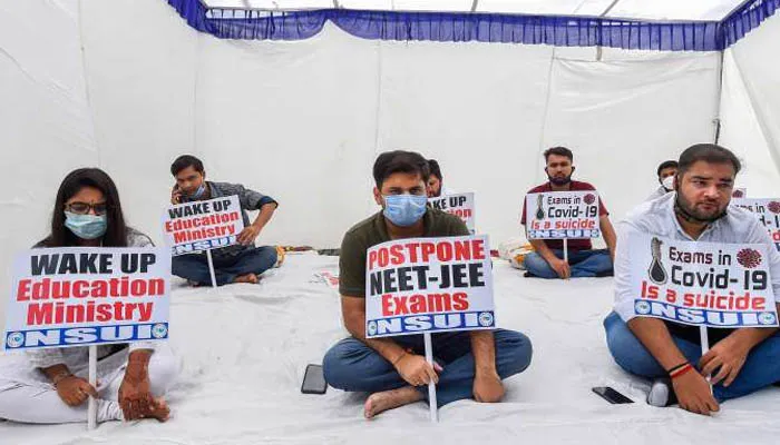 जेईई और नीट परीक्षा के विरोध में एनएसयूआई ने शुरू की भूख हड़ताल
