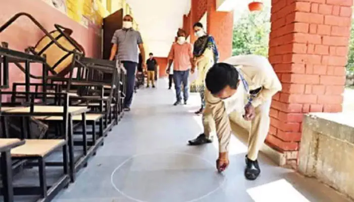 जेईई परीक्षा के लिए ऑड-ईवन फॉर्मूला, एक कक्षा में केवल 12 छात्र