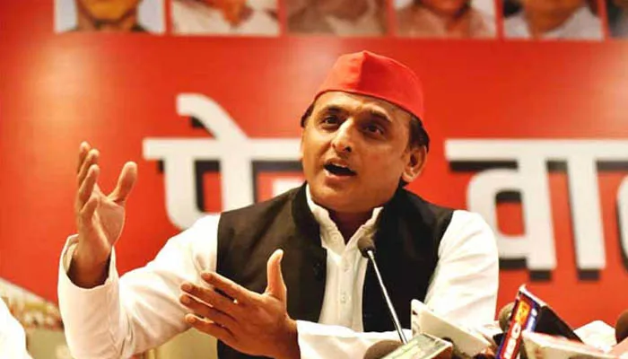 यूरिया की कालाबाजारी में भाजपाई भी शामिल: अखिलेश