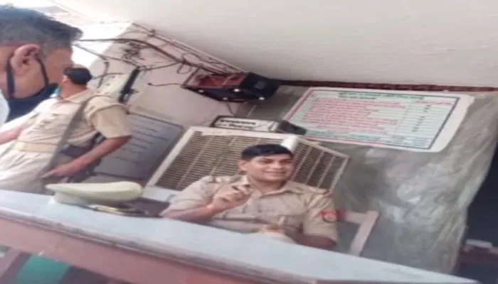 बदायूं में वीडियो वायरल होने के बाद इंस्पेक्टर हुआ निलंबित