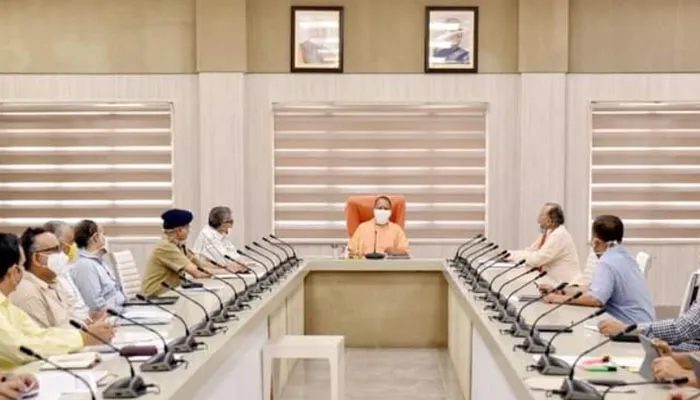कोविड-19 के खिलाफ जंग को और तेज किया जाए: योगी