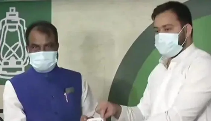 बिहार के पूर्व मंत्री श्याम रजक राजद में हुए शामिल, बोले जदयू ने पार्टी संविधान तोड़ा