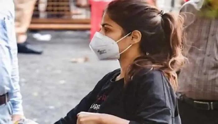 ड्रग्स लेने के दौरान सुशांत को रिया ने दिया बढ़ावा : एनसीबी