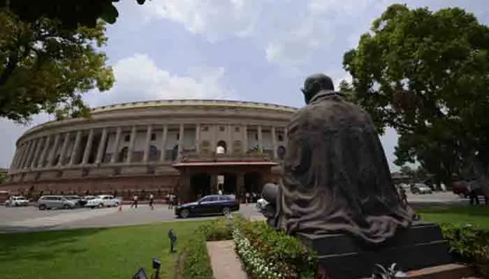 निलंबित राज्यसभा सदस्यों का धरना खत्म, सत्र का करेंगे बहिष्कार