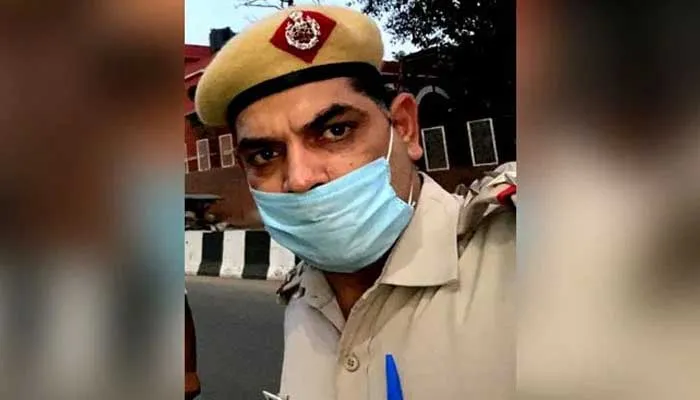दिल्ली: गर्लफ्रेंड को गोली मारने वाले सब-इंस्पेक्टर ने किया आत्मसमर्पण
