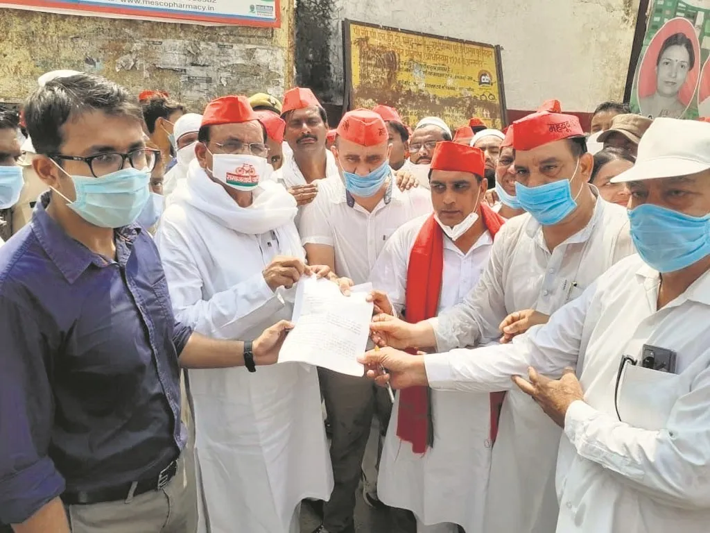 अमरोहा में सपा कार्यकर्ताओं ने भाजपा के खिलाफ किया प्रदर्शन
