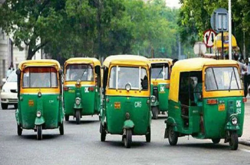 लखनऊ: शहर में अवैध बसों, ऑटो-टेम्पो का संचालन, प्रशासन नहीं करता कार्रवाई